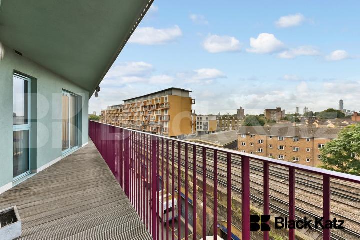 24 hour concierge, roof terrace & inclusive of water rates South Central Steedman Street, Elephant and Castle